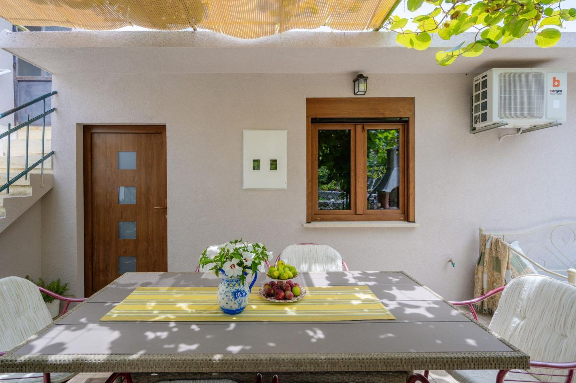 Garden Apartment Вела-Лука Экстерьер фото