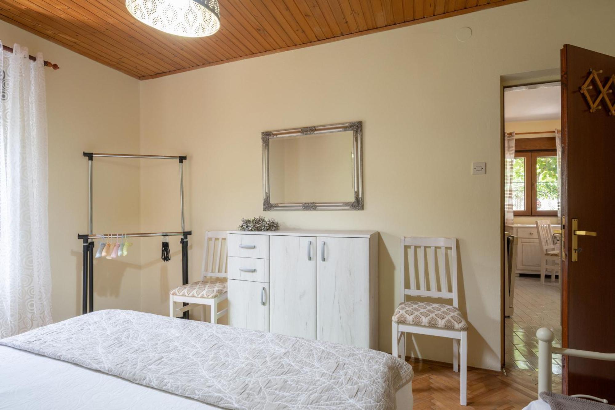 Garden Apartment Вела-Лука Экстерьер фото